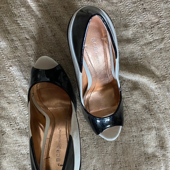 BCBG Black and white heels - Picture 2 of 4